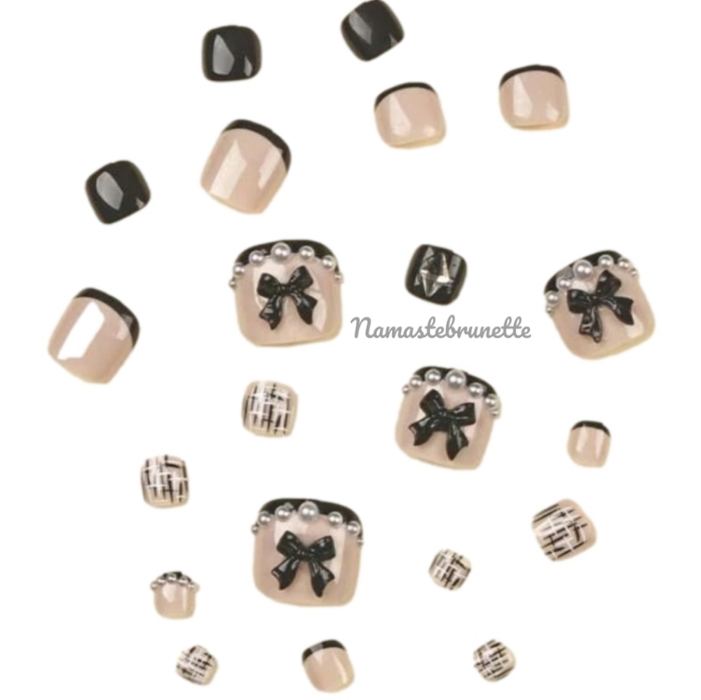 2/$16 3D Bows, Rhinestones, & Pearls Press on Toenails - Picture 10 of 17